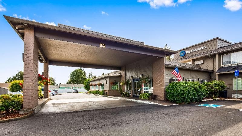 Best Western Oak Meadows Inn 4