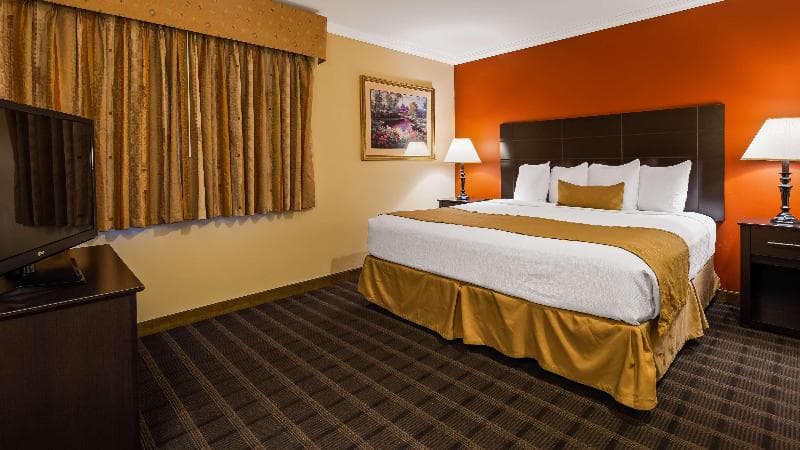 Best Western Inn & Suites 4