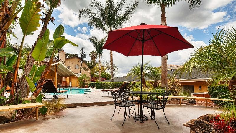 Best Western Woodland Hills Inn 4