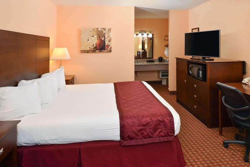 Days Inn By Wyndham Whitmore Lake 2