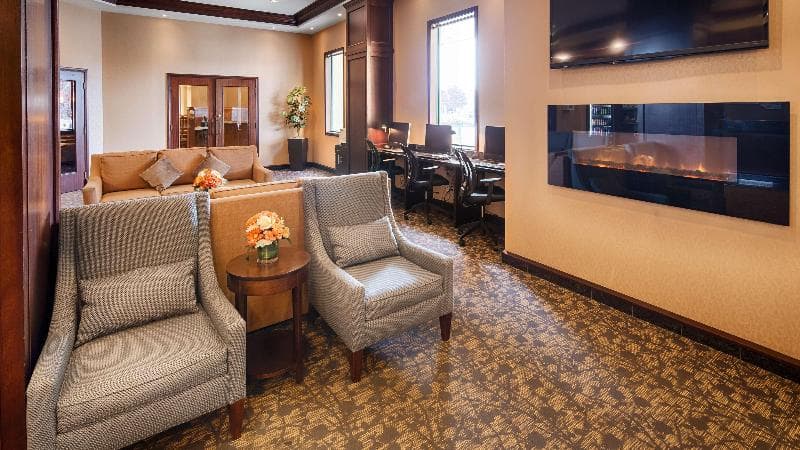 Best Western Plus Winnipeg Airport Hotel 3