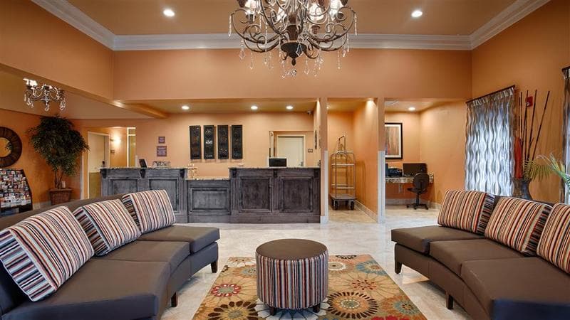 Best Western Plus Vermilion River Inn & Suites 4