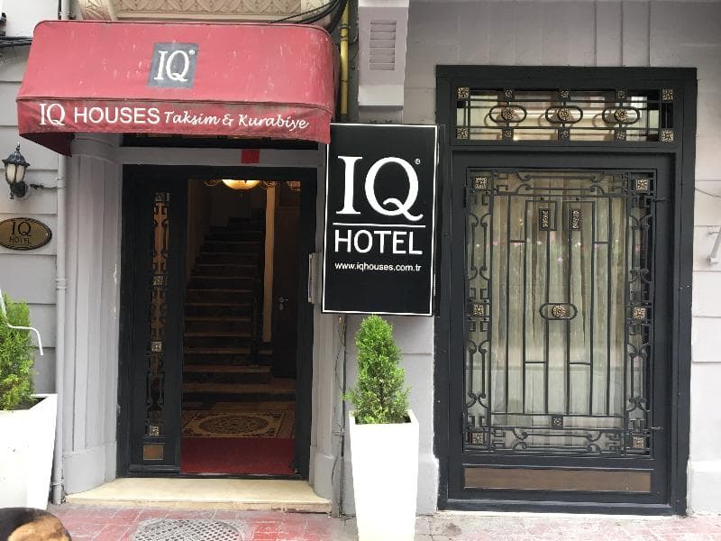 Iq Hotel 3