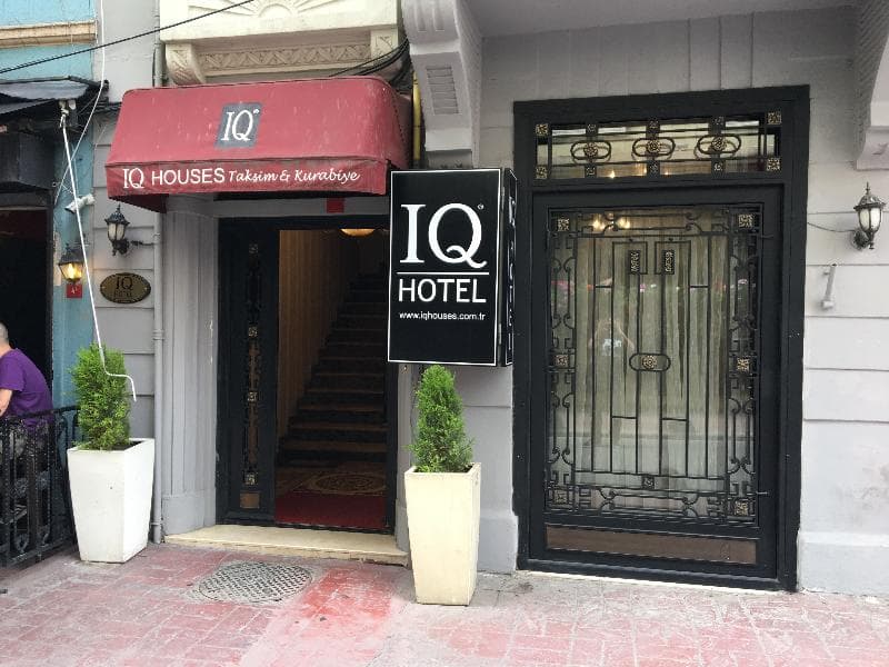 Iq Hotel 4