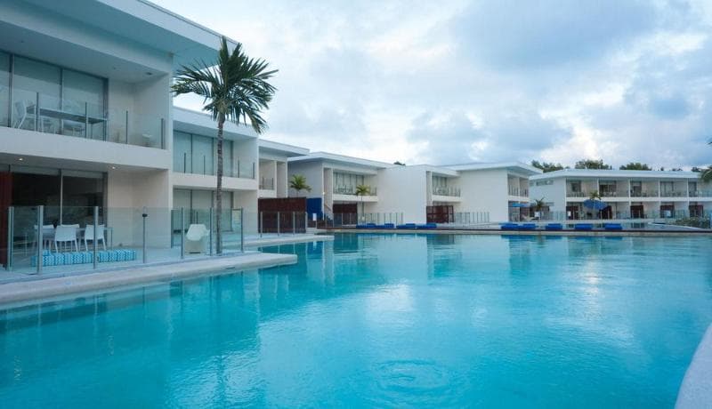 Pool Port Douglas main