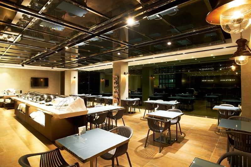 Royal Group Hotel Buo Ai Branch 4