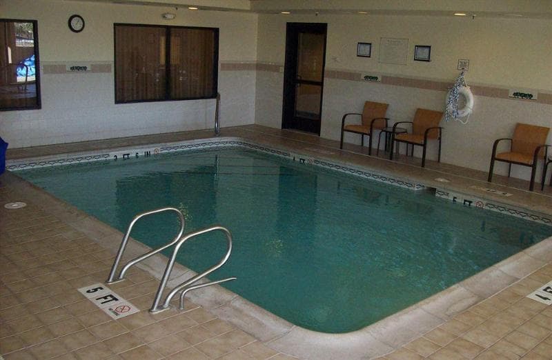 Courtyard By Marriott Farmington 4