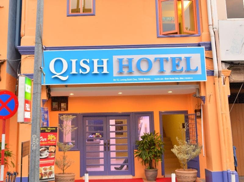 Qish Hotel main
