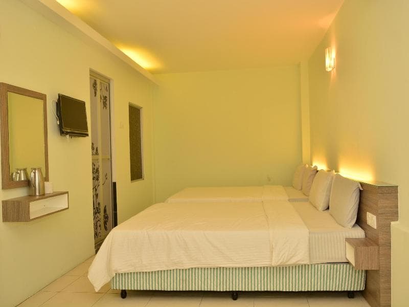 Qish Hotel photo 1
