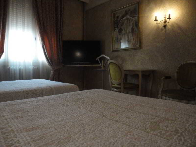 Hotel Chiffre 4