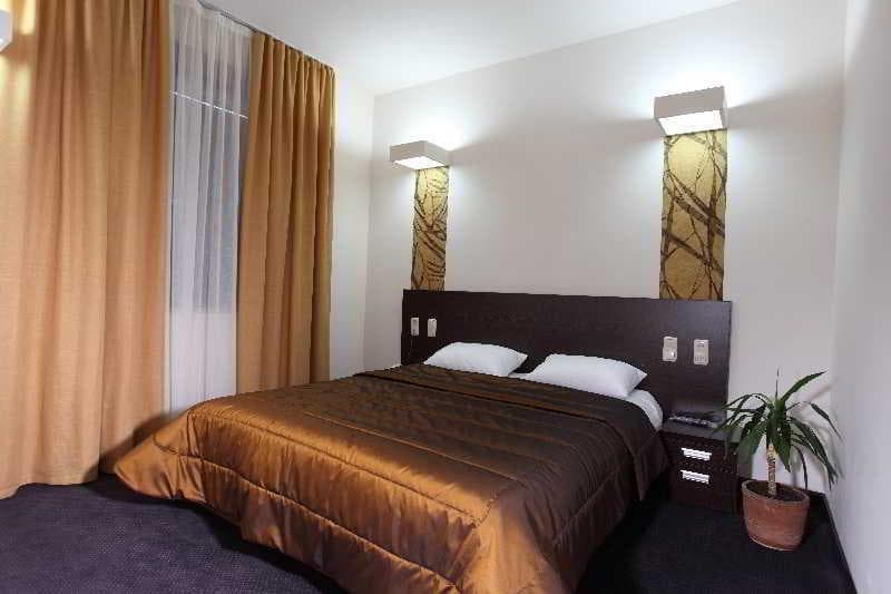 Cascade Hotel 4