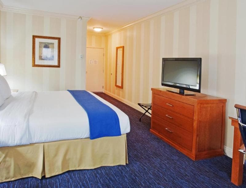 Holiday Inn Express & Suites Santa Cruz photo 1