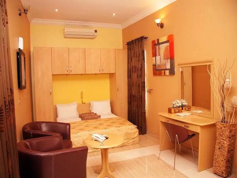 Solitude Hotel, Victoria Island 2