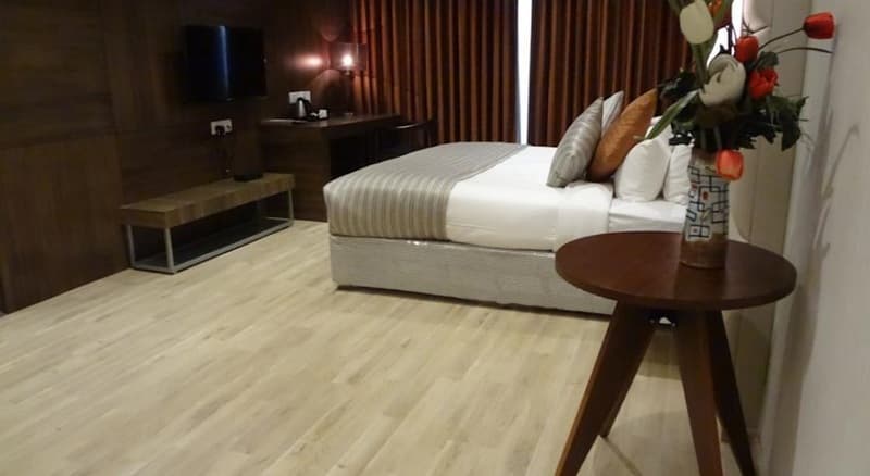Hotel Satkar Grande 5