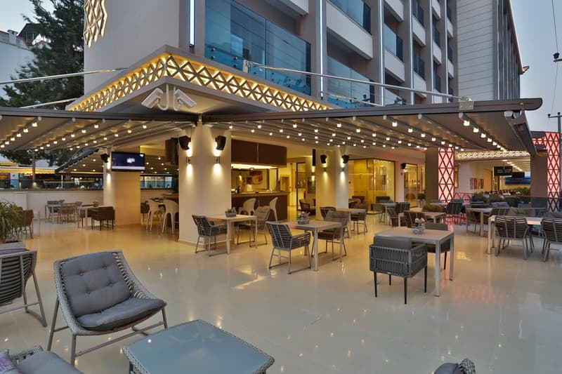 Aurasia Deluxe Hotel 4