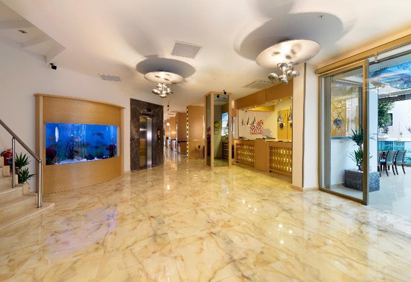 Aurasia Deluxe Hotel 5