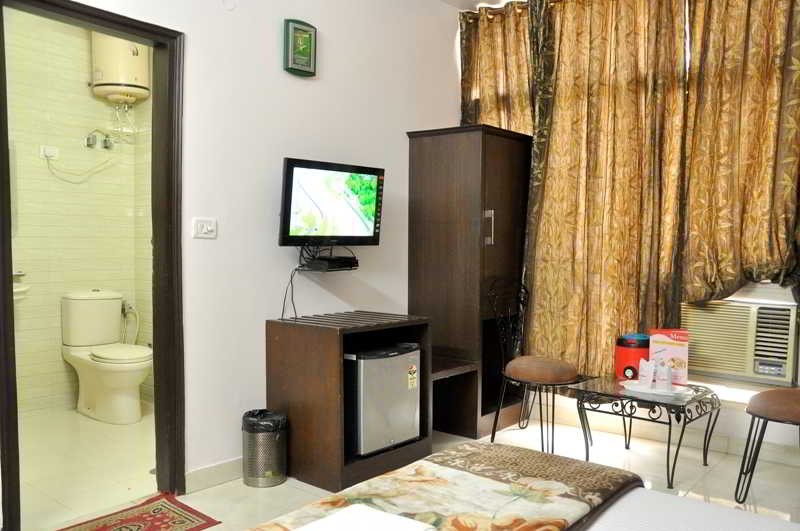 Hotel Indo Continental main