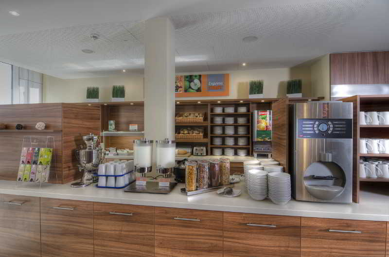 Premier Inn Nürnberg City Centre Hotel 5