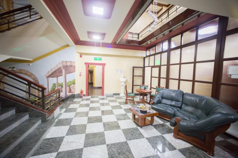 Bucharest Comfort Suites Hotel 4