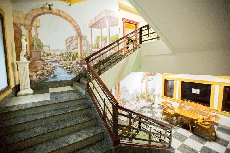 Bucharest Comfort Suites Hotel 3