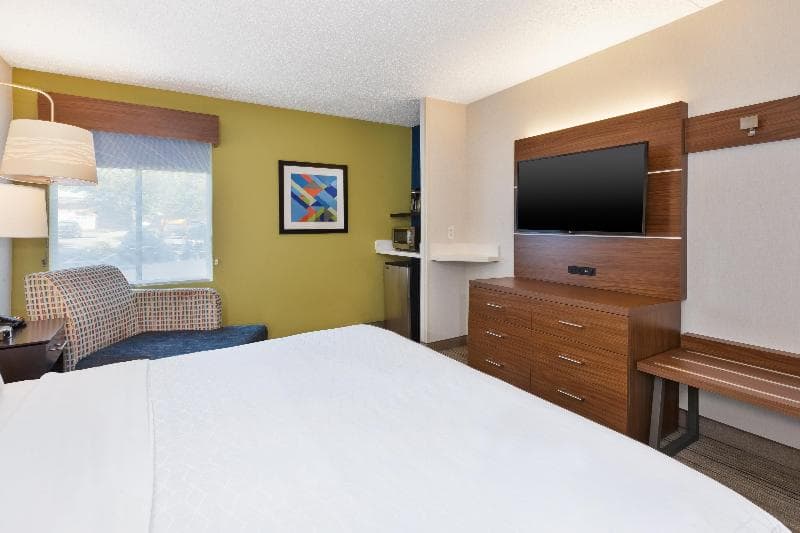 Holiday Inn Express Waldorf 3