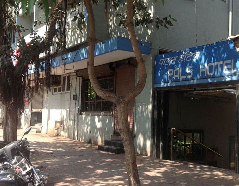 Pals Hotel photo 1