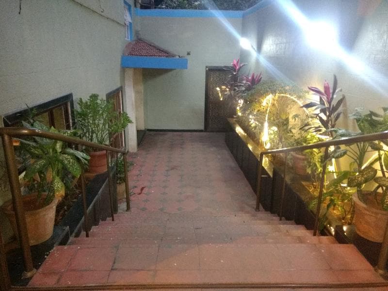 Pals Hotel 4