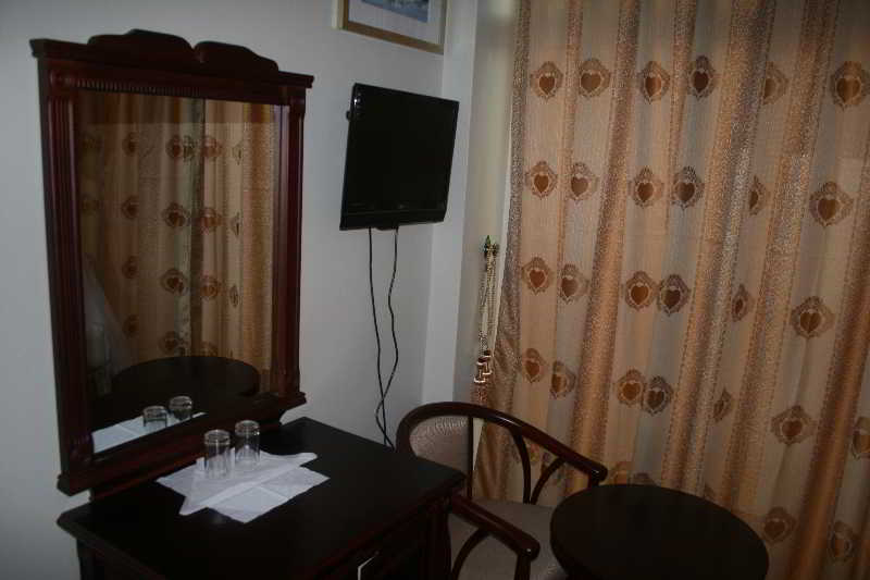 Mc-Elly's Hotel 3