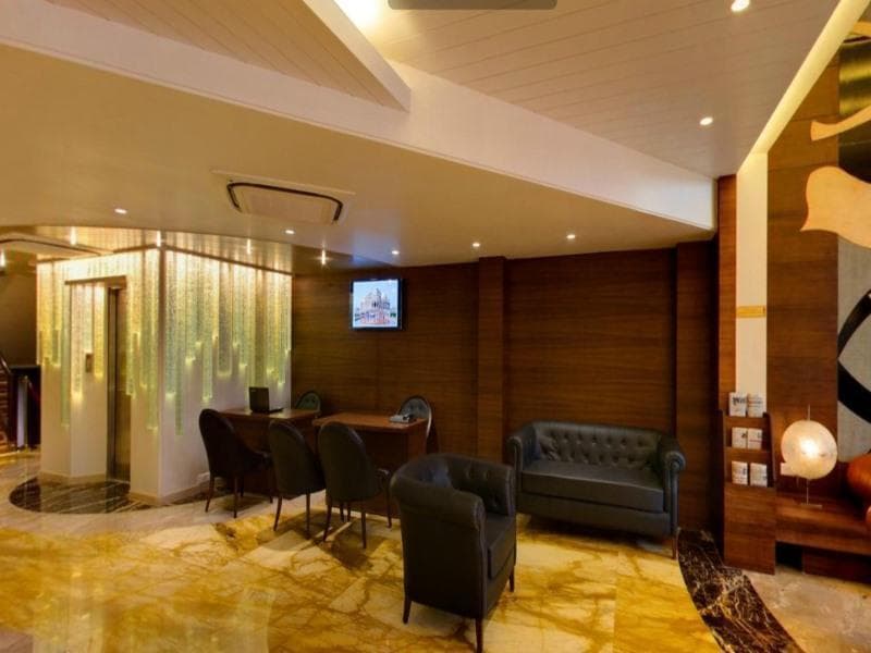 Bizz The Hotel 4