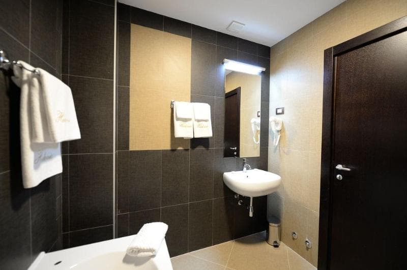 Hotel Hedonic 3