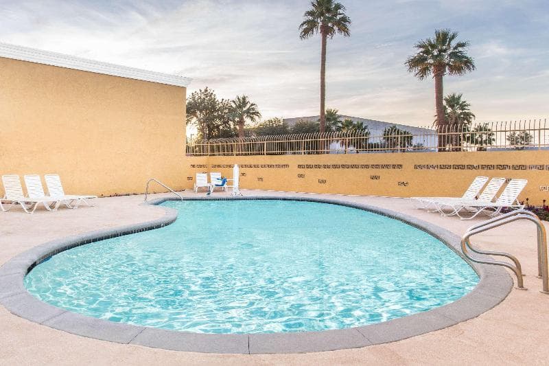Days Inn by Wyndham Indio 5
