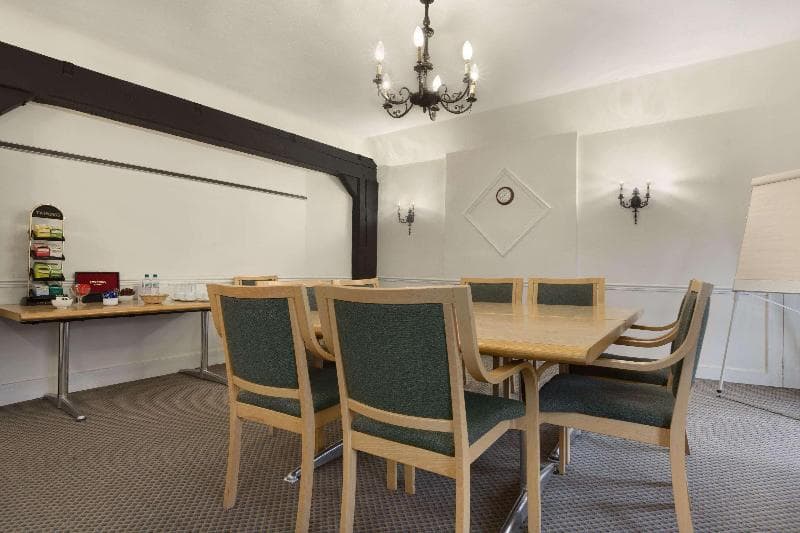 Ramada Crawley Gatwick photo 1