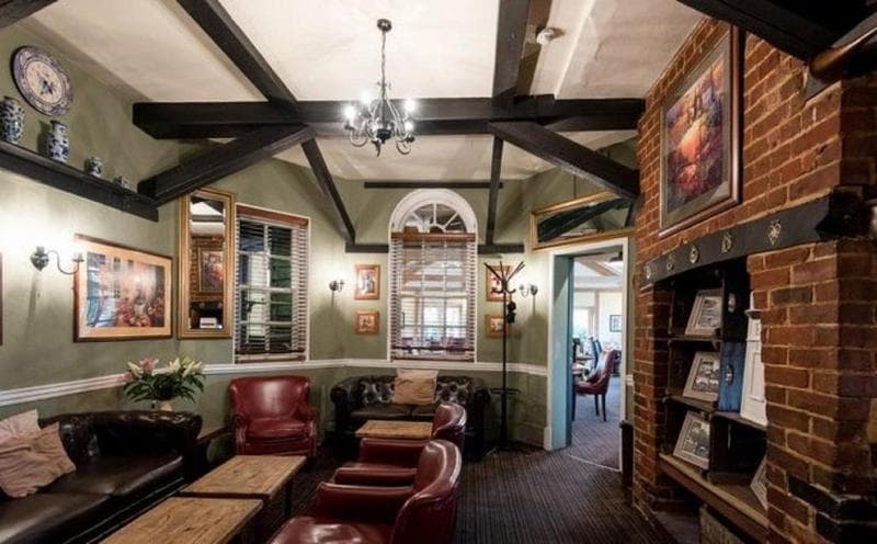 Hare & Hounds Hotel At Speen 5