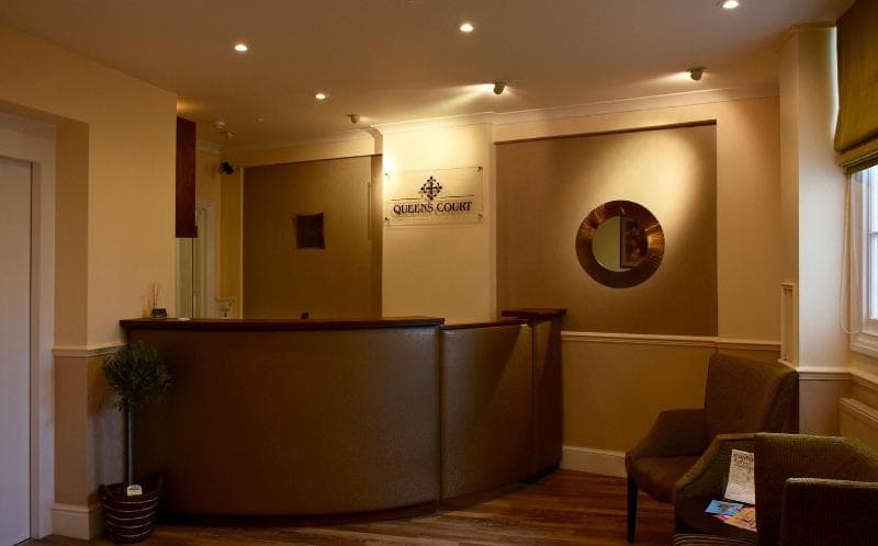 Queens Court Hotel 5