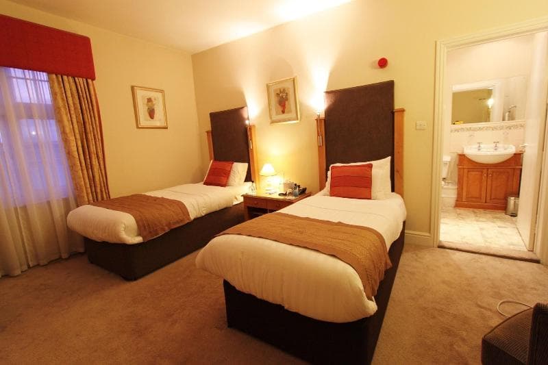 Queens Court Hotel 4