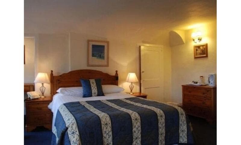The Crown House Hotel 3