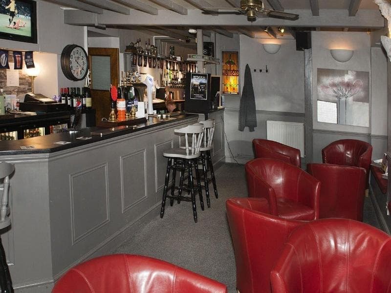 The Queens Head main