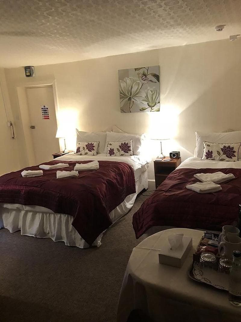 The Oakeley Arms Hotel 3