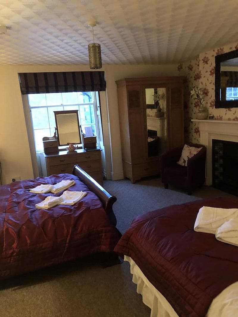 The Oakeley Arms Hotel 5