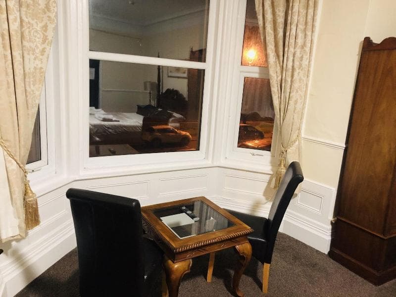 Manor Hotel 3