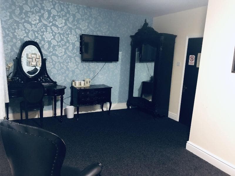 Manor Hotel 5