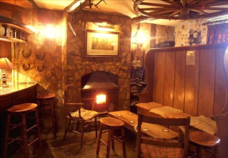 The Hunters Rest Inn main