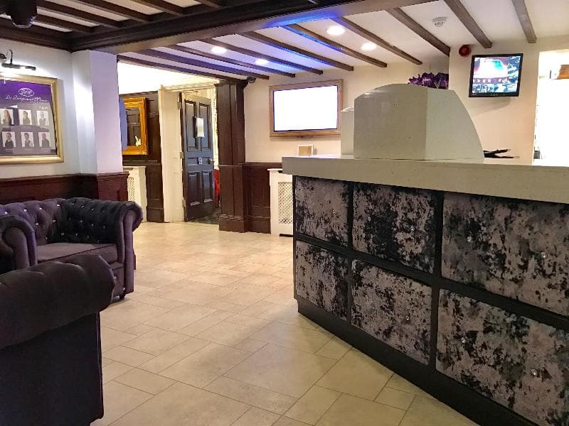 De Rougemont Manor Hotel 3
