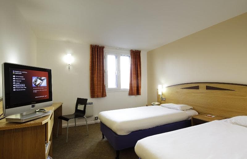 Ibis Lincoln Hotel 5