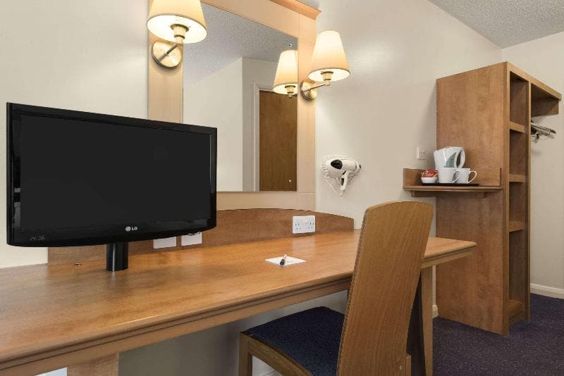 Days Inn By Wyndham Cannock Norton Canes M6 Toll 2