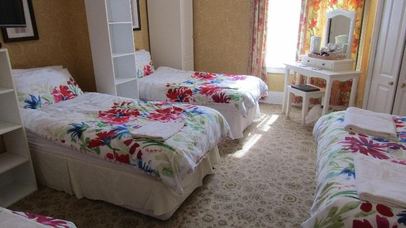 Raincliffe Hotel 4