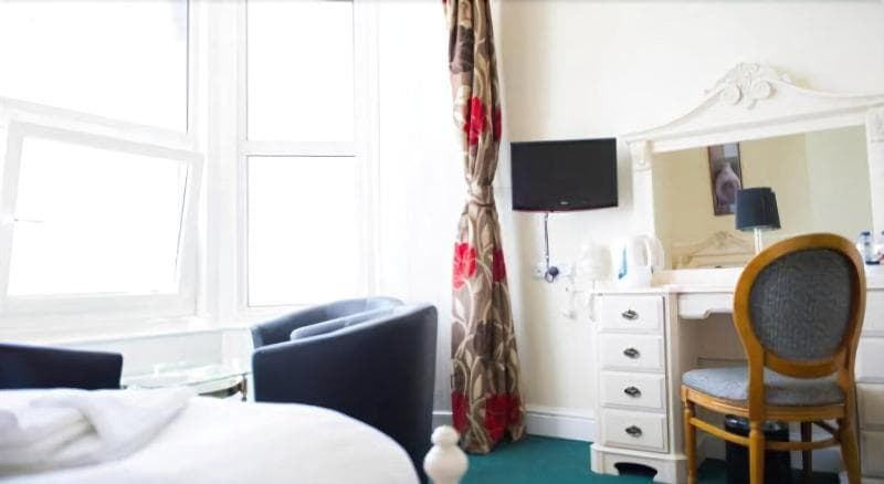 Queensbridge Hotel photo 1