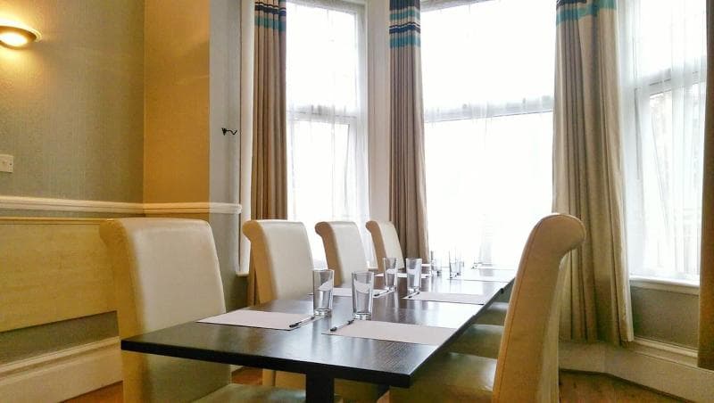 Avis Hotel Bromley 4
