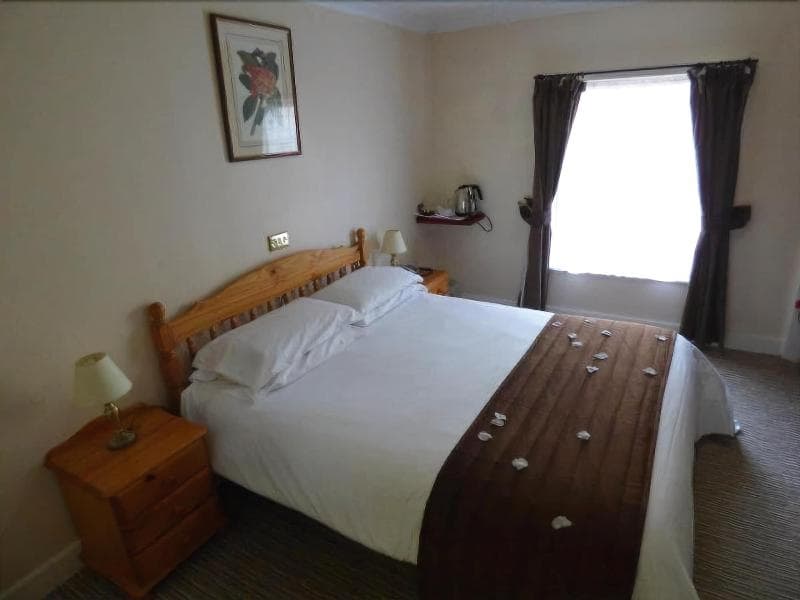 The Roundabout Hotel 4