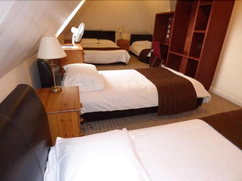 The Roundabout Hotel 5